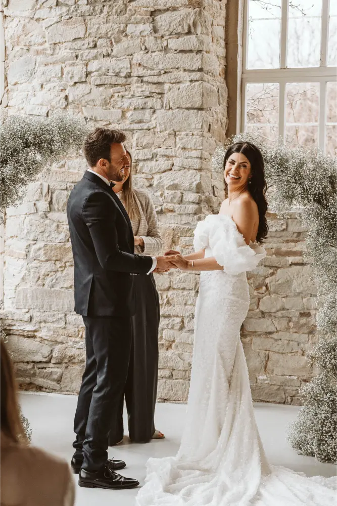 Gut Ostenwalde Hochzeit Braut lacht