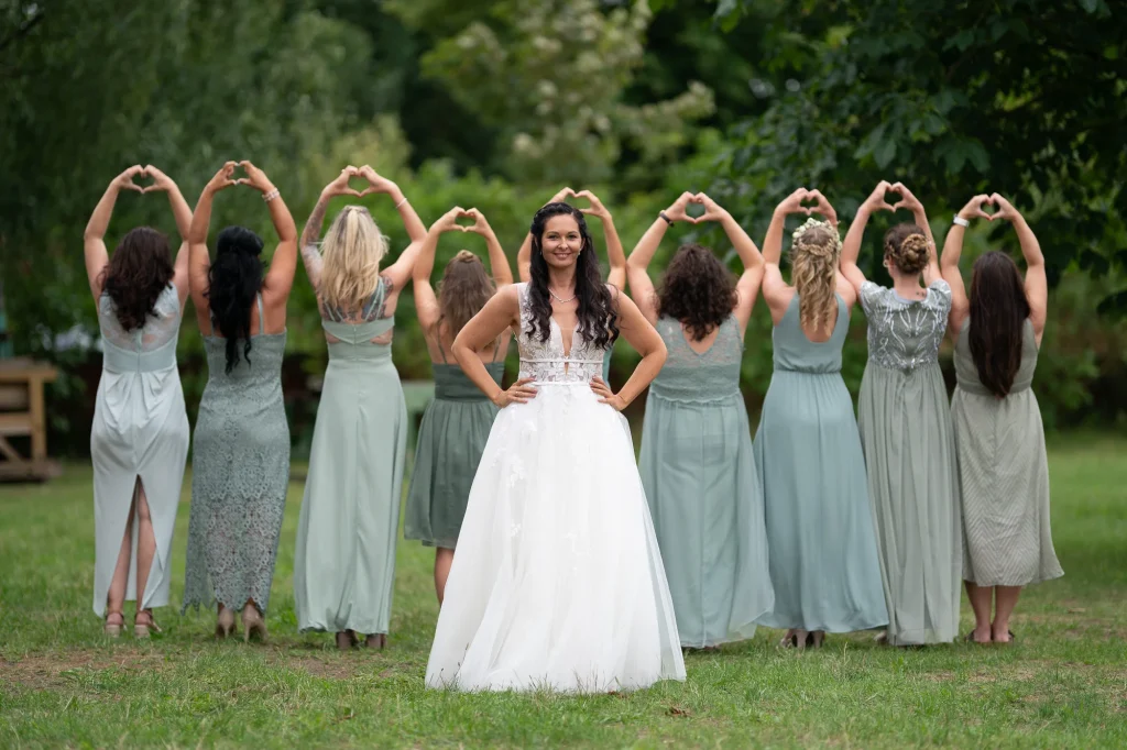 Hochzeitsfotograf Vechta Braut mit Jungfern