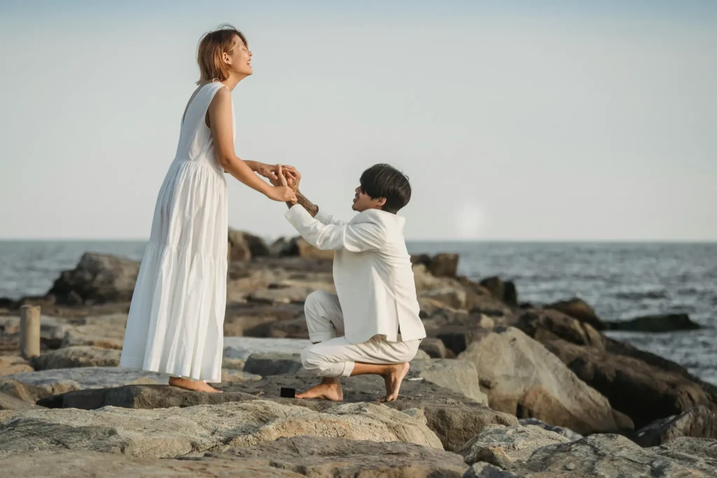 Hochzeitsfotograf Mallorca Bräutigam knieht