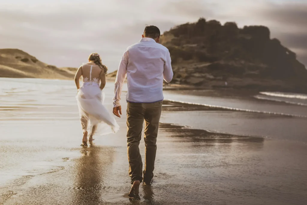 Hochzeitsfotograf Mallorca Braut läuft vorraus