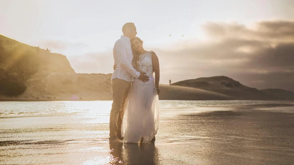 Hochzeitsfotograf Mallorca Brautpaar im Sonnenuntergang