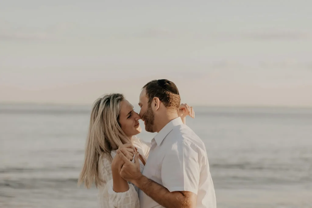 Hochzeitsfotograf Mallorca lachen sich an