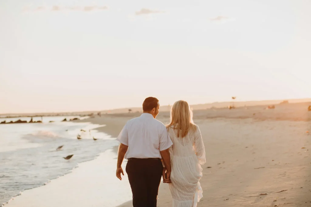 Hochzeitsfotograf Mallorca schaut in die Sonne