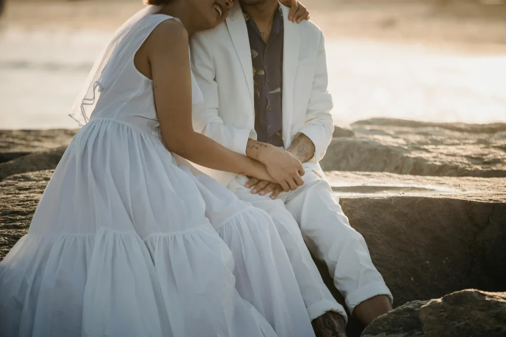 Hochzeitsfotograf Mallorca sitzen im detail die Hände
