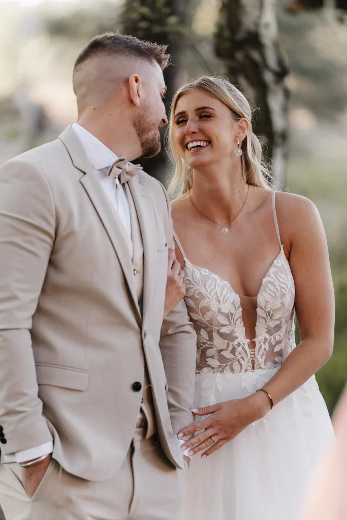 Hochzeitsfotograf Osnabrueck Pärchen am Lachen