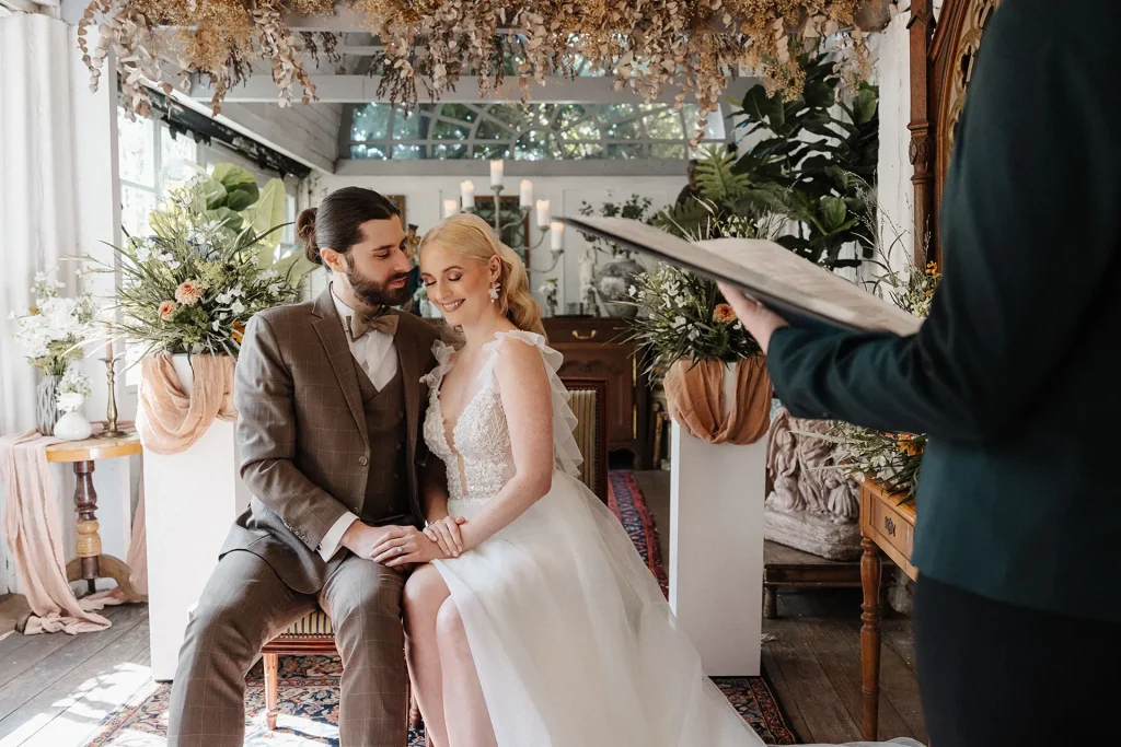 Hochzeitsfotograf Osnabrueck Schaut sich an während trauung